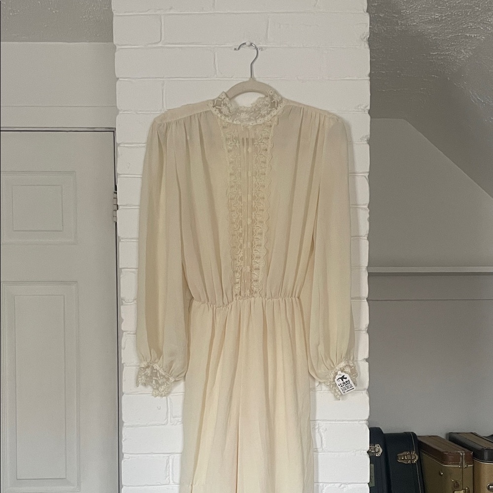 Elegant Cream Lace Dress
